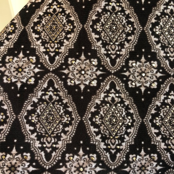 Le Chateau 2 piece - Picture 3 of 4